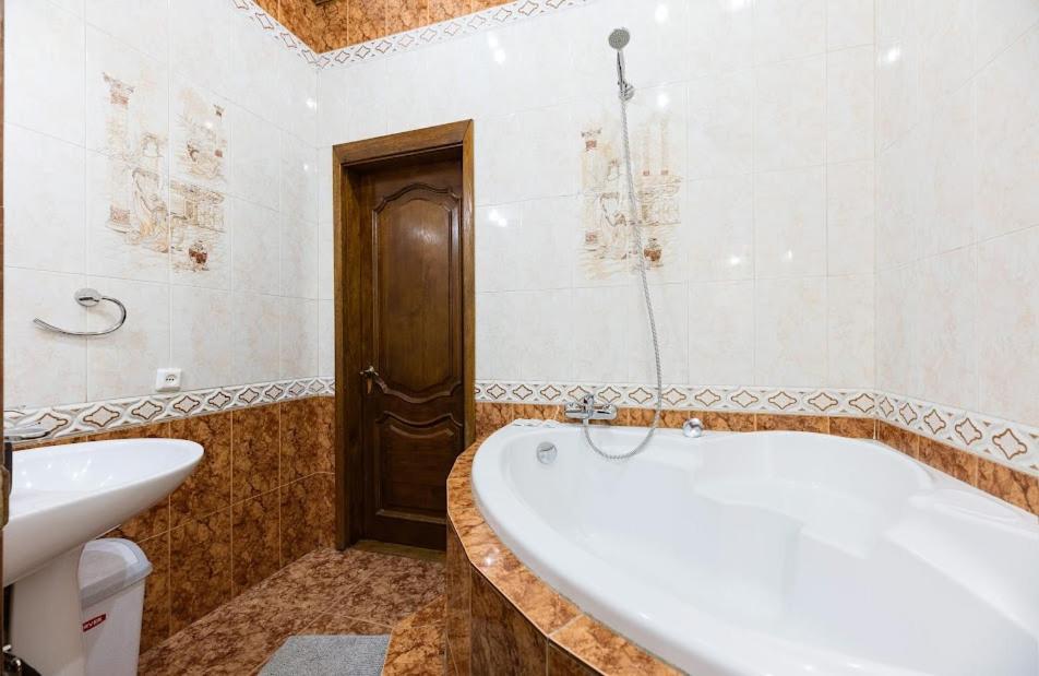 קייב Apartment Arena City 911 מראה חיצוני תמונה